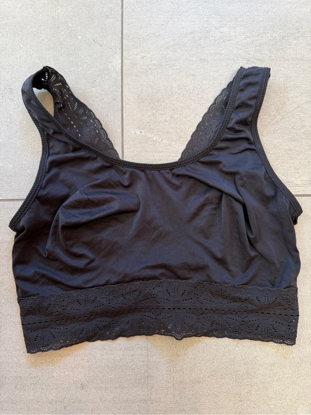 Black Lace-Trim Bralette w fun wide lace details to show, or not! Soft fabric 🌸